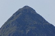 81 Maxi zoom sulla cima del Pizzo Trona (2507 m)